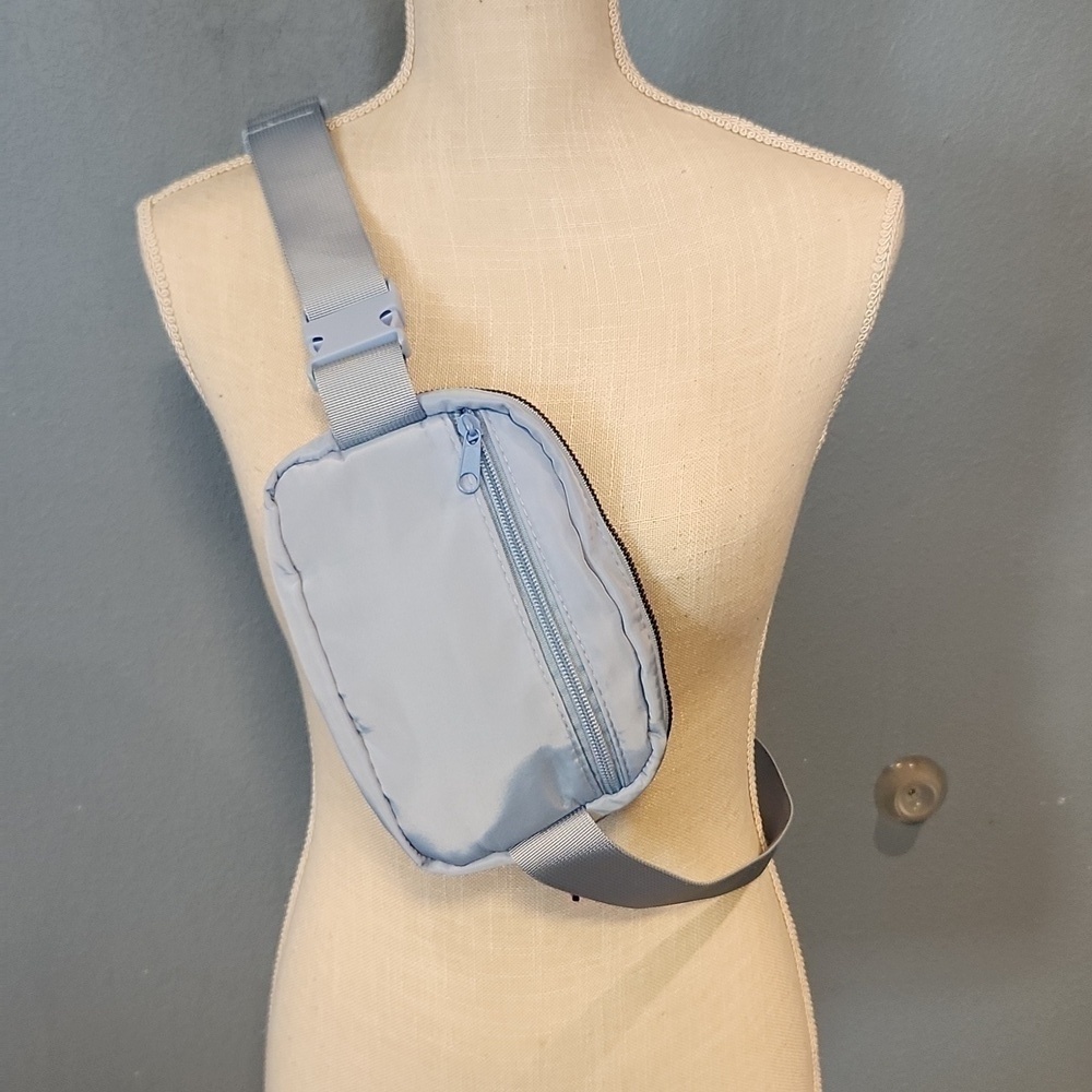 Max Studio Crossbody buckle bag Fanny Pack